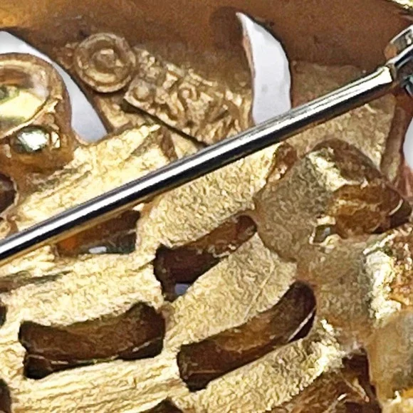 Vintage Emerald Rhinestone and Gold Alloy BSK Mid Century Dimensional Brooch - Picture 2 of 2